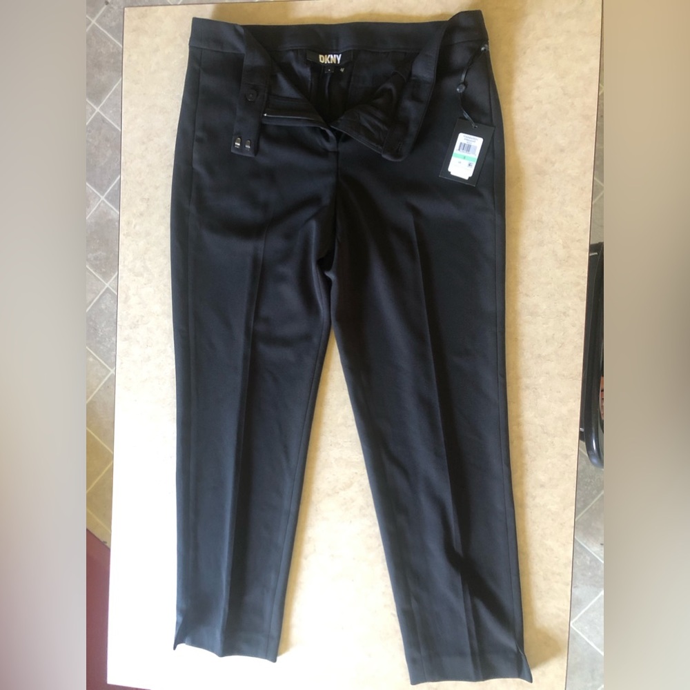 DKNY black cropped pants for women size 8, NWT